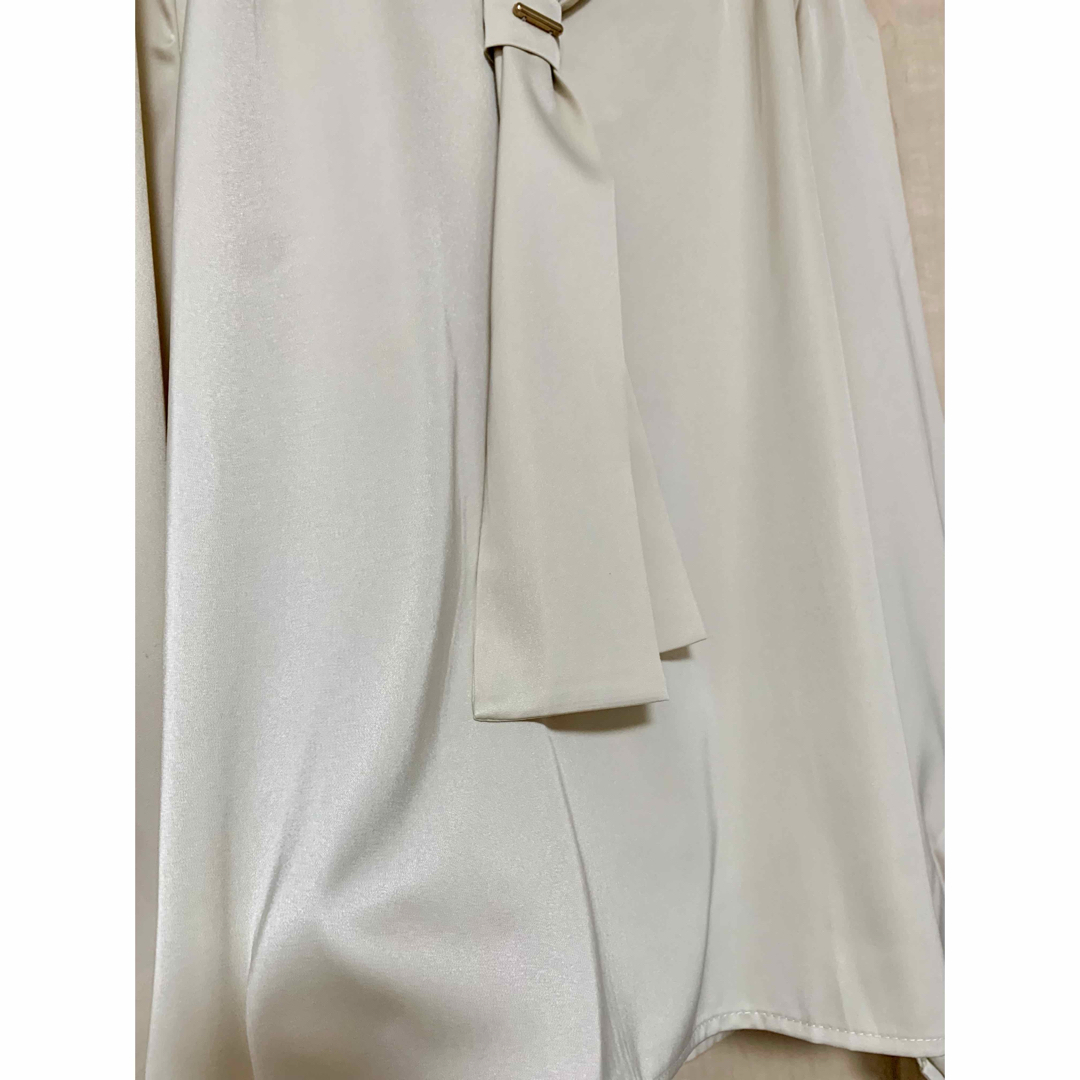 美品 Miniministore ボウタイブラウス サテン 税込4,950円 レディースのトップス(シャツ/ブラウス(長袖/七分))の商品写真