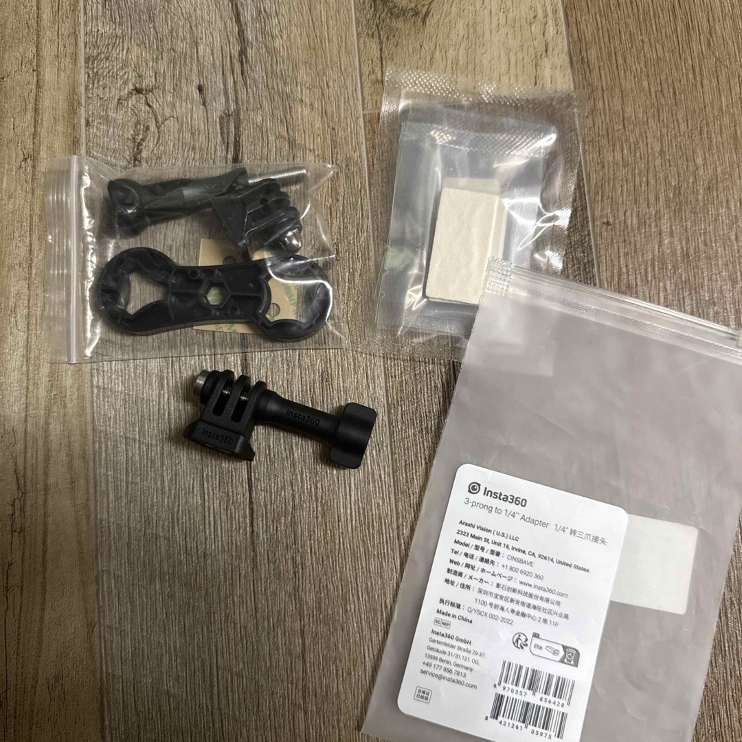 insta360(インスタスリーシックスティ)のInsta360 3-PRONG TO 1/4 ADAPTER スマホ/家電/カメラのカメラ(その他)の商品写真