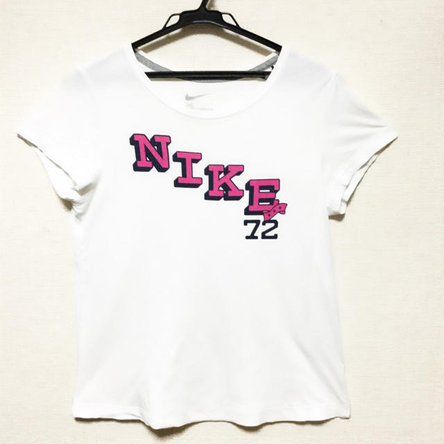 NIKE(ナイキ)のナイキ★Tシャツ★Ｌ★男女兼用デザイン★ホワイトシャツ レディースのトップス(Tシャツ(半袖/袖なし))の商品写真