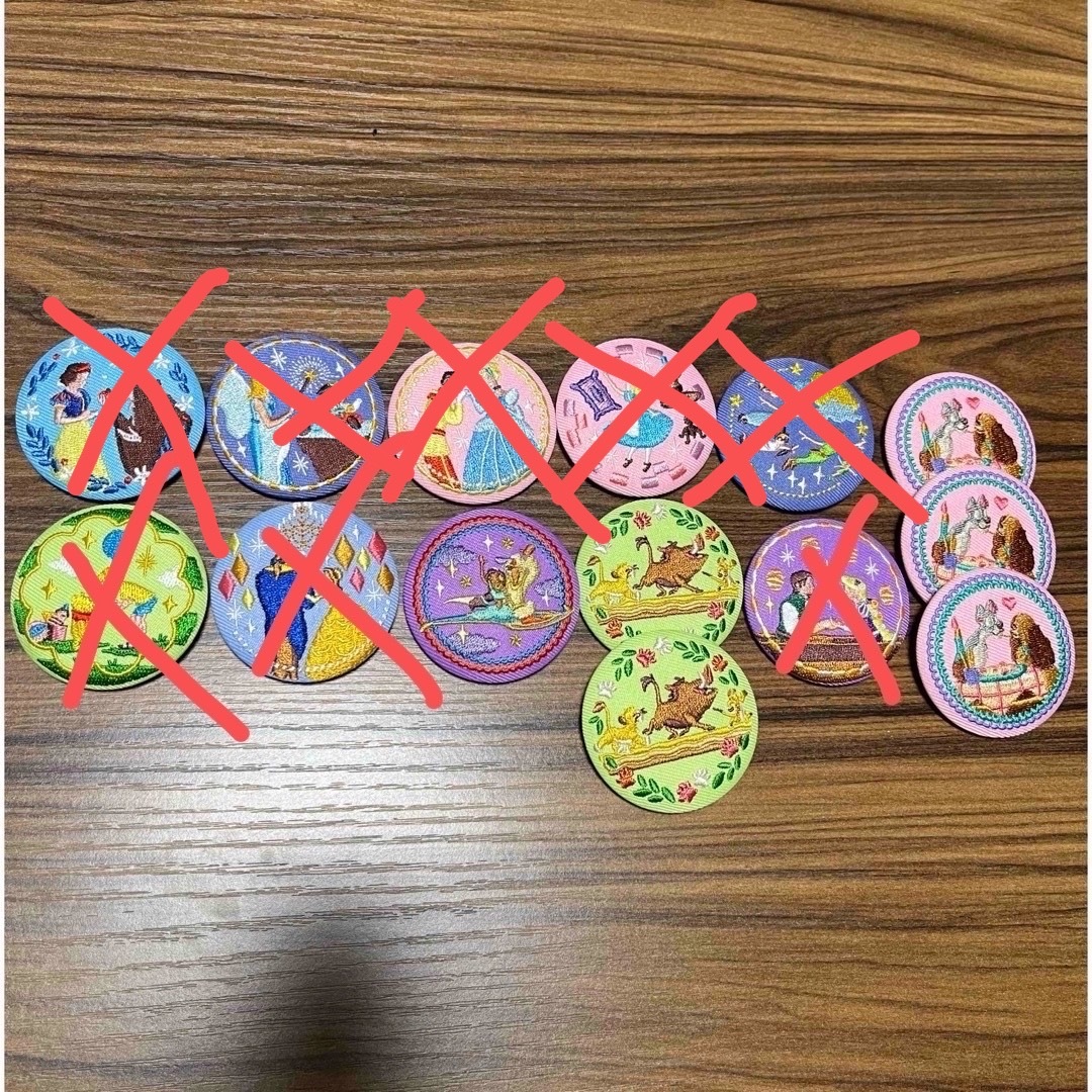 Disney(ディズニー)のディズニー 刺繍缶バッチ 6点 3種類 エンタメ/ホビーのおもちゃ/ぬいぐるみ(キャラクターグッズ)の商品写真