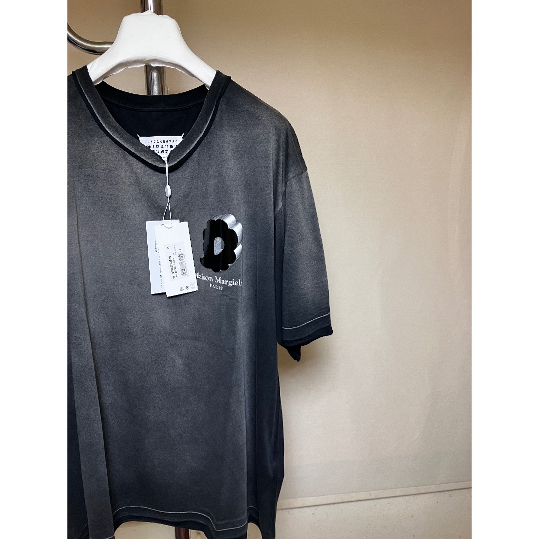 Maison Margiela（旧Maison Martin Margiela）(メゾンマルジェラ)の新品 L マルジェラ 23ss デストロイ加工Tシャツ 黒系統 6531 メンズのトップス(Tシャツ/カットソー(半袖/袖なし))の商品写真