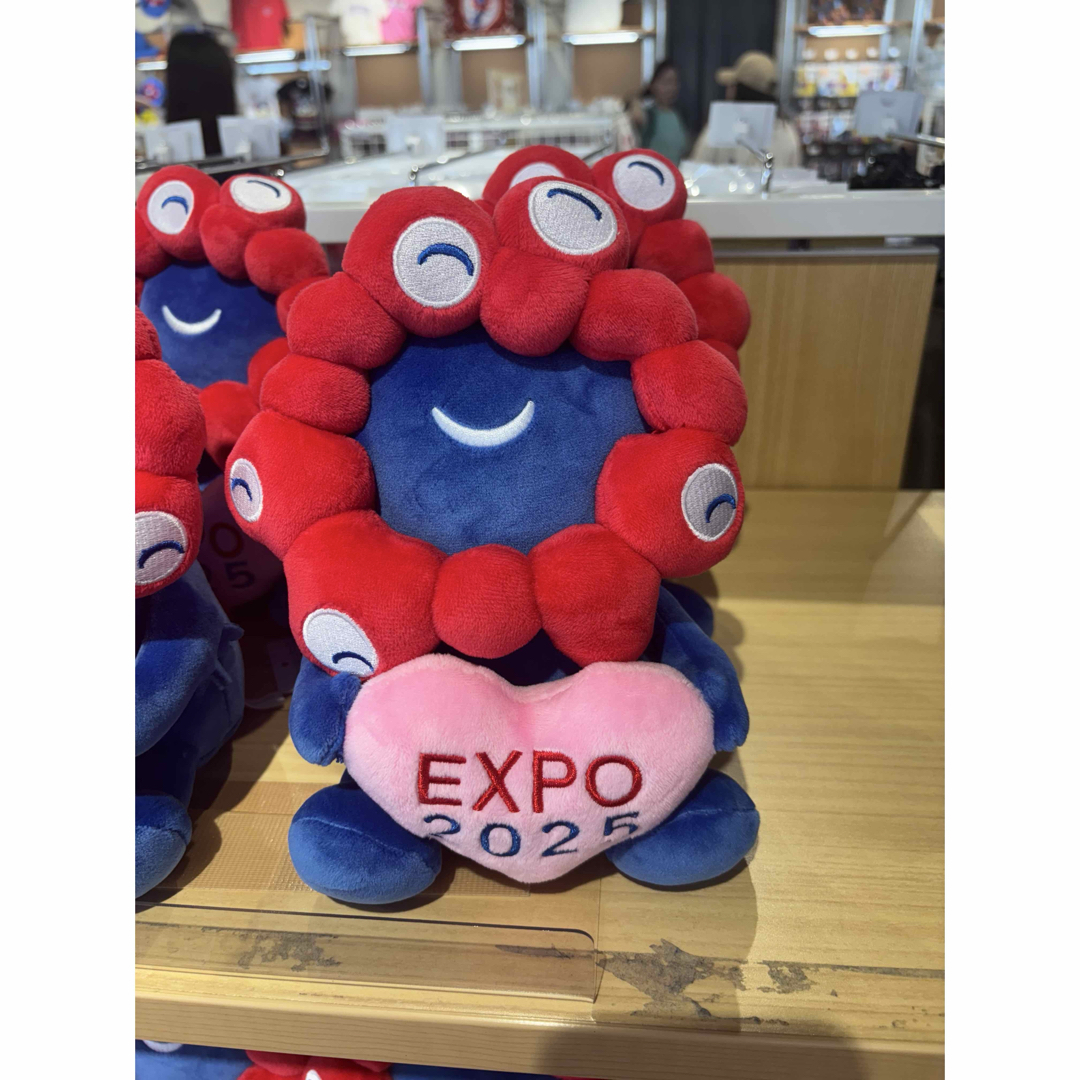 大阪関西万博限定 ミャクミャク ハートぬいぐるみ エンタメ/ホビーのおもちゃ/ぬいぐるみ(キャラクターグッズ)の商品写真