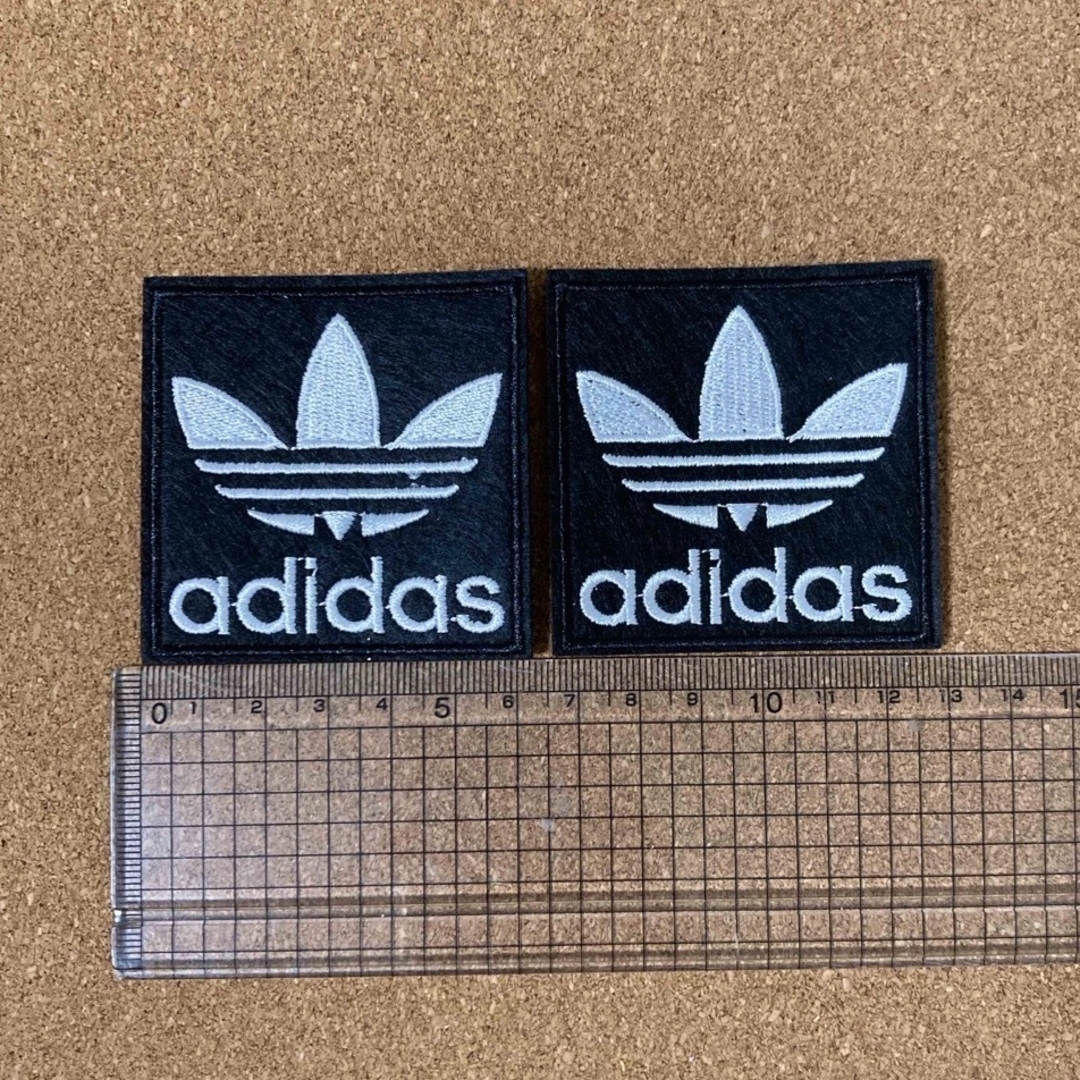adidas(アディダス)のadidas ワッペン 2枚セット ハンドメイドの素材/材料(各種パーツ)の商品写真