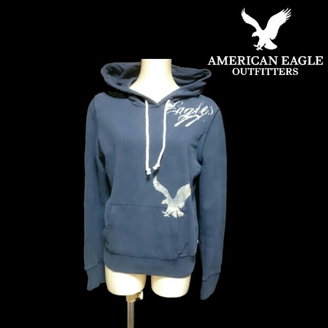 American Eagle(アメリカンイーグル)のアメリカンイーグル♡ プルオーバー ロゴ パーカー ネイビー/レディースM～L レディースのトップス(パーカー)の商品写真