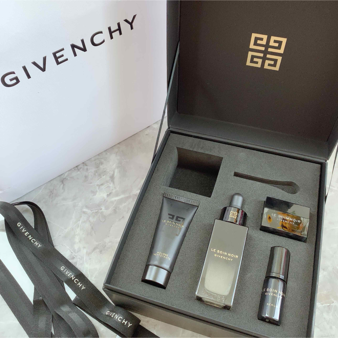 Givenchy Le Soin Noir ギフトセット Givenchy Le Soin Noir ギフトセット