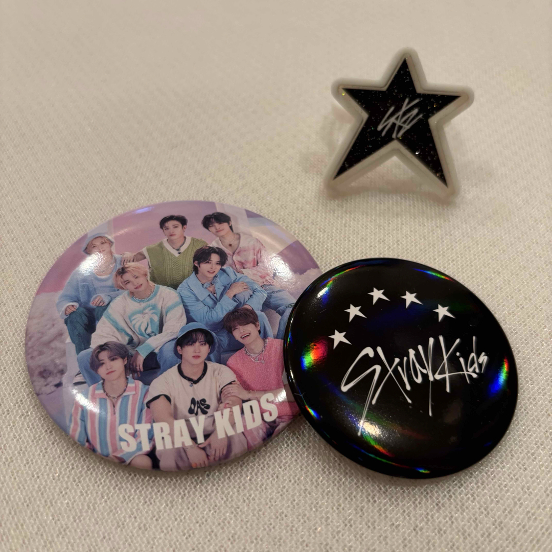 Stray Kids(ストレイキッズ)のstray kids 5star 5-star アプグレ 缶バッジ ラバーバンド エンタメ/ホビーのタレントグッズ(アイドルグッズ)の商品写真