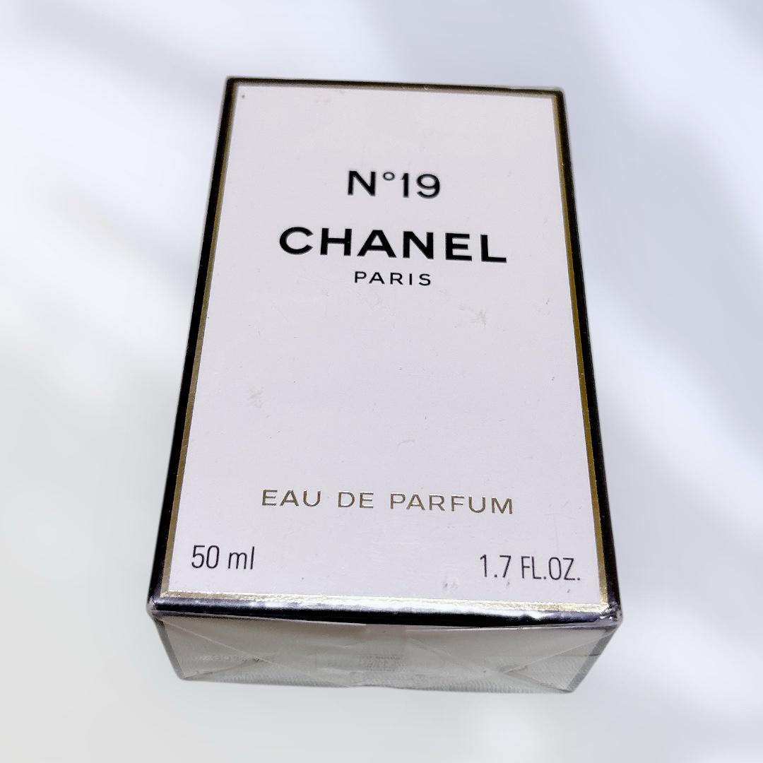 CHANEL - 未開封 正規品 CHANEL N°19 Eau de Parfum 50ml の通販 CHANEL - 未開封 正規品 CHANEL N°19 Eau de Parfum 50ml の通販