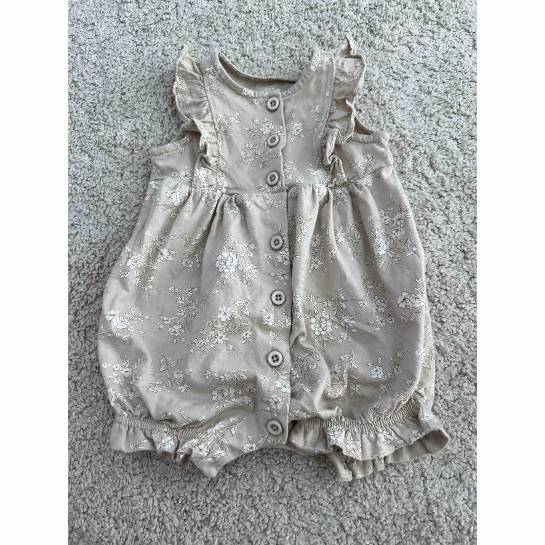 babyGAP(ベビーギャップ)のGap Baby ベージュロンパース キッズ/ベビー/マタニティのベビー服(~85cm)(ロンパース)の商品写真