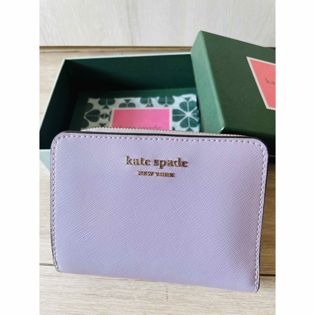 kate spade NEW YORK(ケイトスペードニューヨーク)のkate spade ラベンダー 二つ折り財布 箱付き レディースのファッション小物(財布)の商品写真