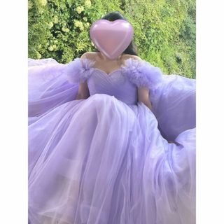 実例写真！カラードレス パープル柔らかく重ねたチュールスカート オフショル 花嫁(ウェディングドレス)