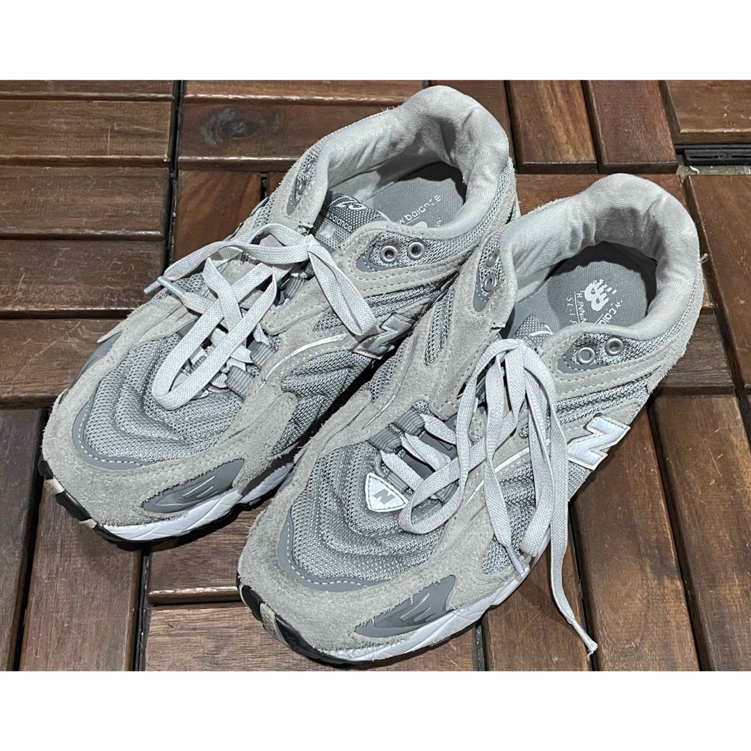 New Balance(ニューバランス)のニューバランス シルバーに近い白 スニーカー レディースの靴/シューズ(スニーカー)の商品写真