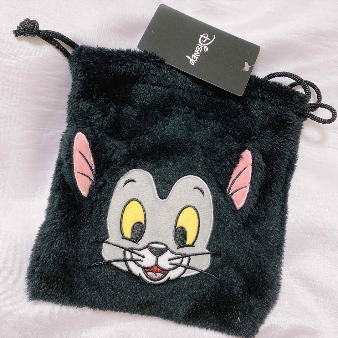 Disney(ディズニー)のサンキューマート ふわふわ巾着 フィガロ フェロー ギデオン エンタメ/ホビーのおもちゃ/ぬいぐるみ(キャラクターグッズ)の商品写真