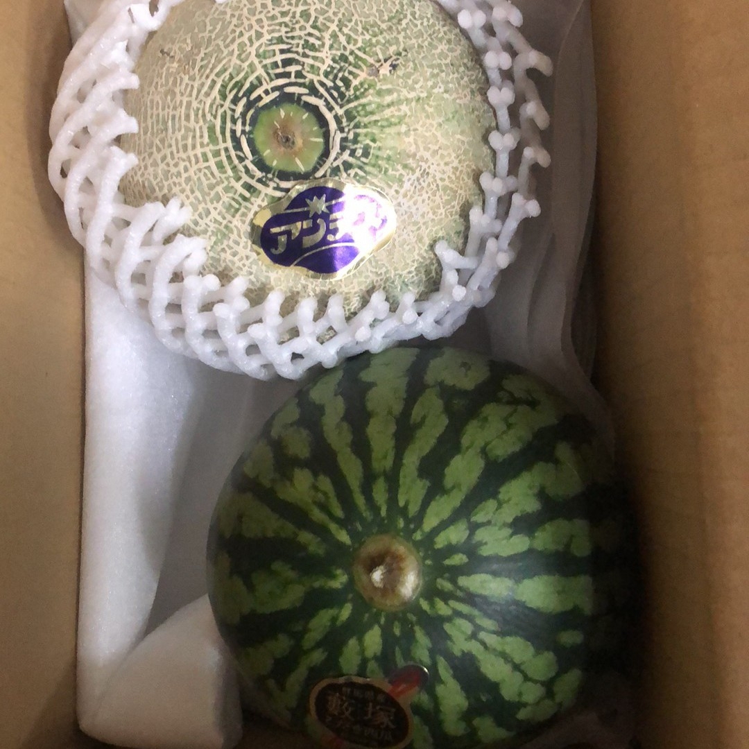 518.薄皮小玉赤肉西瓜1玉+小玉青肉メロン1玉箱込み約1.5-1.6kg前後 食品/飲料/酒の食品(フルーツ)の商品写真