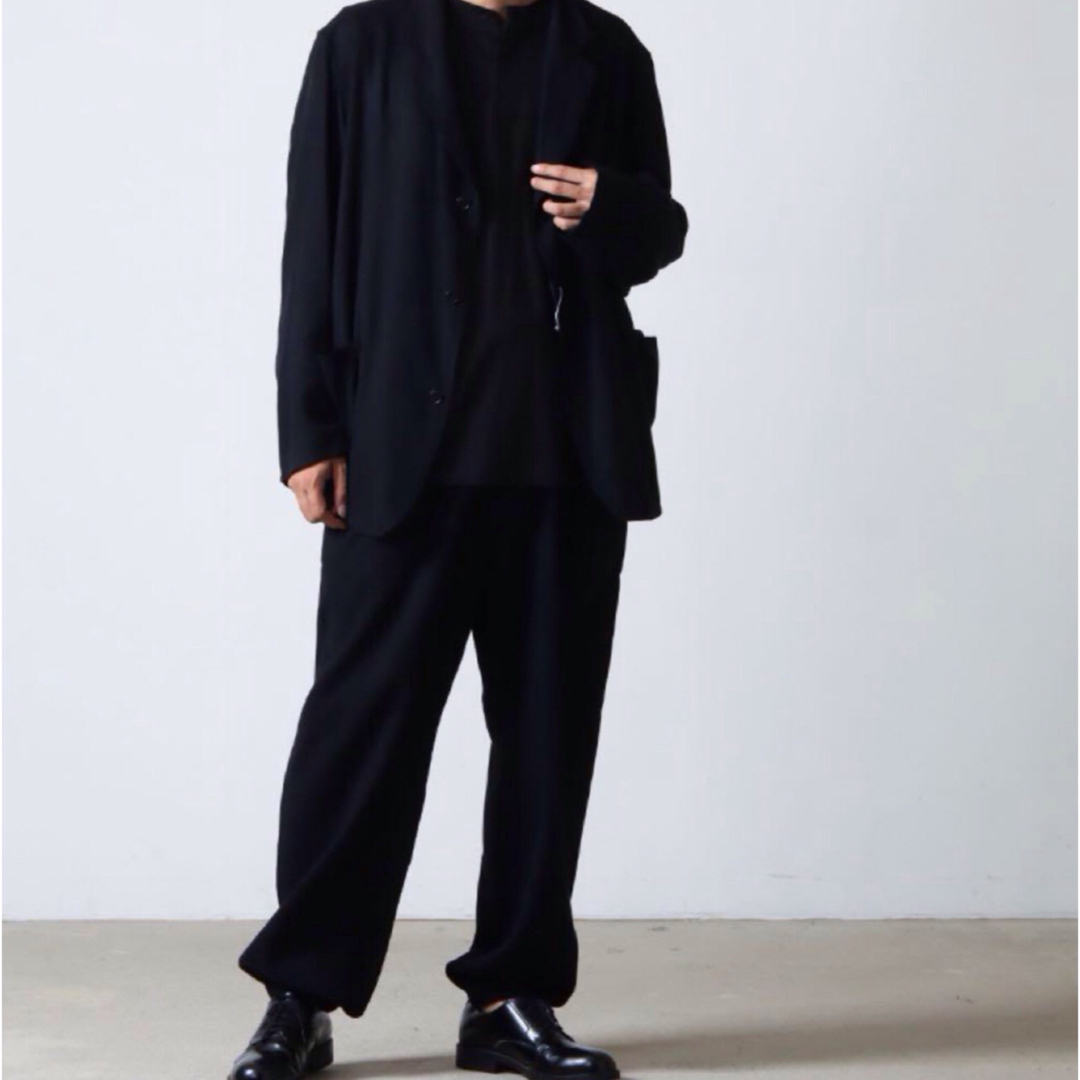 COMOLI(コモリ)のシルクネルパンツ コモリ メンズのパンツ(スラックス)の商品写真
