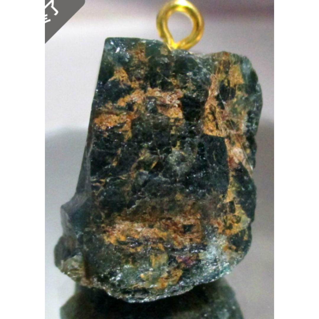 81Ct*アフリカ産*天然エメラルド原石 ペンダント *