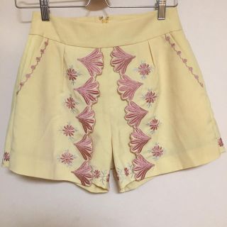 リリーブラウン(Lily Brown)のLily Brown 花柄ショートパンツ(ショートパンツ)