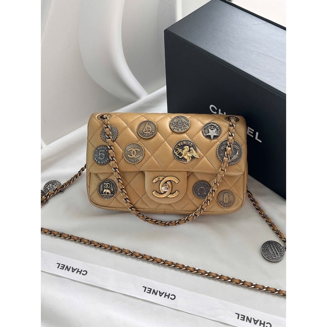 CHANEL - 超レアなシャネルのミニラッキーチャームゴールドブラウンバッグ