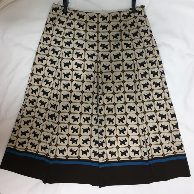 M'S GRACY(エムズグレイシー)のエムズグレイシー わんちゃん柄 スカート 38 レディースのスカート(ひざ丈スカート)の商品写真