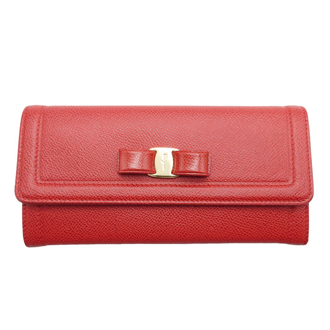Salvatore Ferragamo - フェラガモ Ferragamo ヴァラ 財布 長財布 リボン シンプル 華やか 四角 スクエア エレガント おしゃれ かわいい 気品 機能的 女性的 上品 上質 ワンポイント レッド系 ゴールド レザー  レディース 【中古 AB品】☆送料無料☆ 当店通常価格29800円