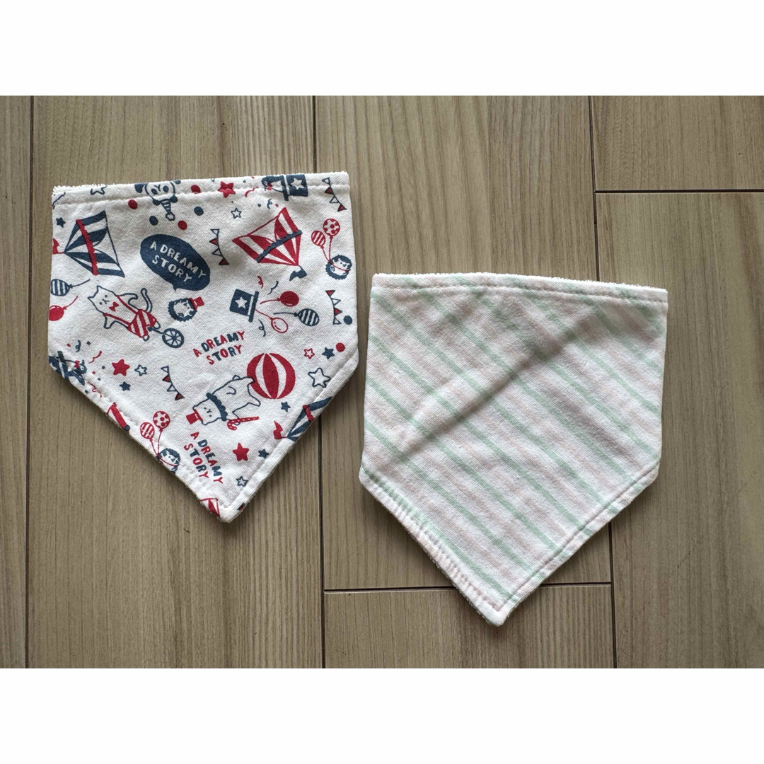 スタイ　よだれかけ　2枚 キッズ/ベビー/マタニティのこども用ファッション小物(ベビースタイ/よだれかけ)の商品写真