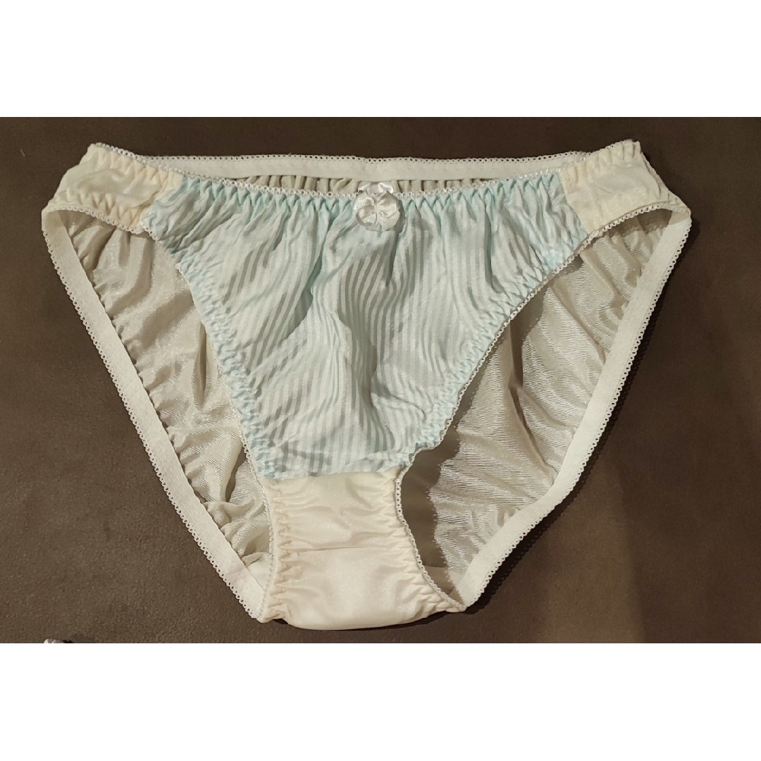 10.水色ストライプ柄ショーツ レディースの下着/アンダーウェア(ショーツ)の商品写真