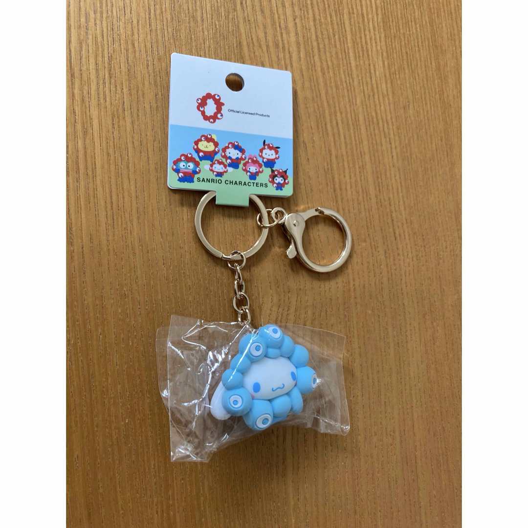 新品 EXPO2025 ミャクミャク なりきり キーホルダー シナモロール 万博 エンタメ/ホビーのおもちゃ/ぬいぐるみ(キャラクターグッズ)の商品写真