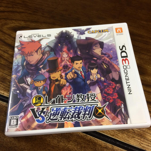 任天堂(ニンテンドウ)の3DS☆レイトン教授VS逆転裁判 エンタメ/ホビーのゲームソフト/ゲーム機本体(携帯用ゲームソフト)の商品写真