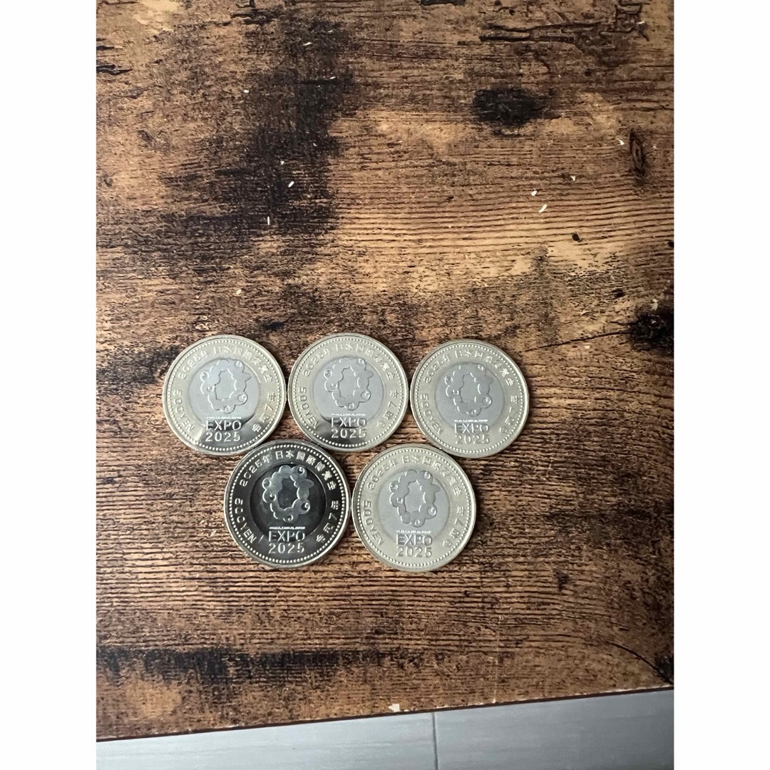 ミャクミャク記念硬貨500円 スポーツ/アウトドアの野球(記念品/関連グッズ)の商品写真