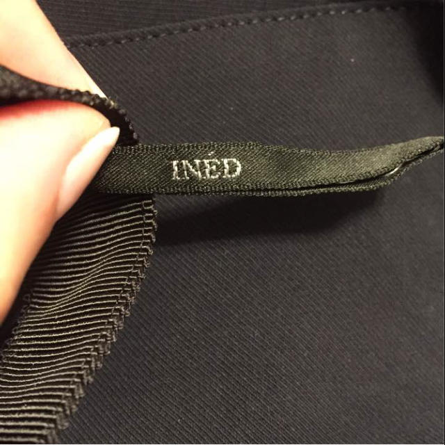 INED(イネド)のINED ネイビースカート レディースのスカート(ひざ丈スカート)の商品写真