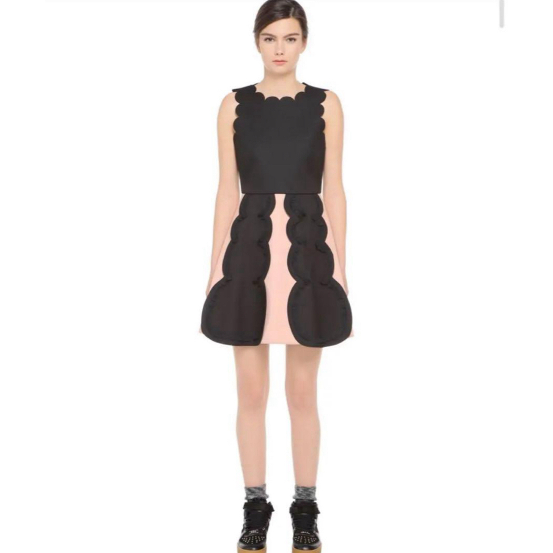 RED VALENTINO(レッドヴァレンティノ)の【新品未使用】RED VALENTINOレッドヴァレンティノ　スカラップスカート レディースのスカート(ひざ丈スカート)の商品写真