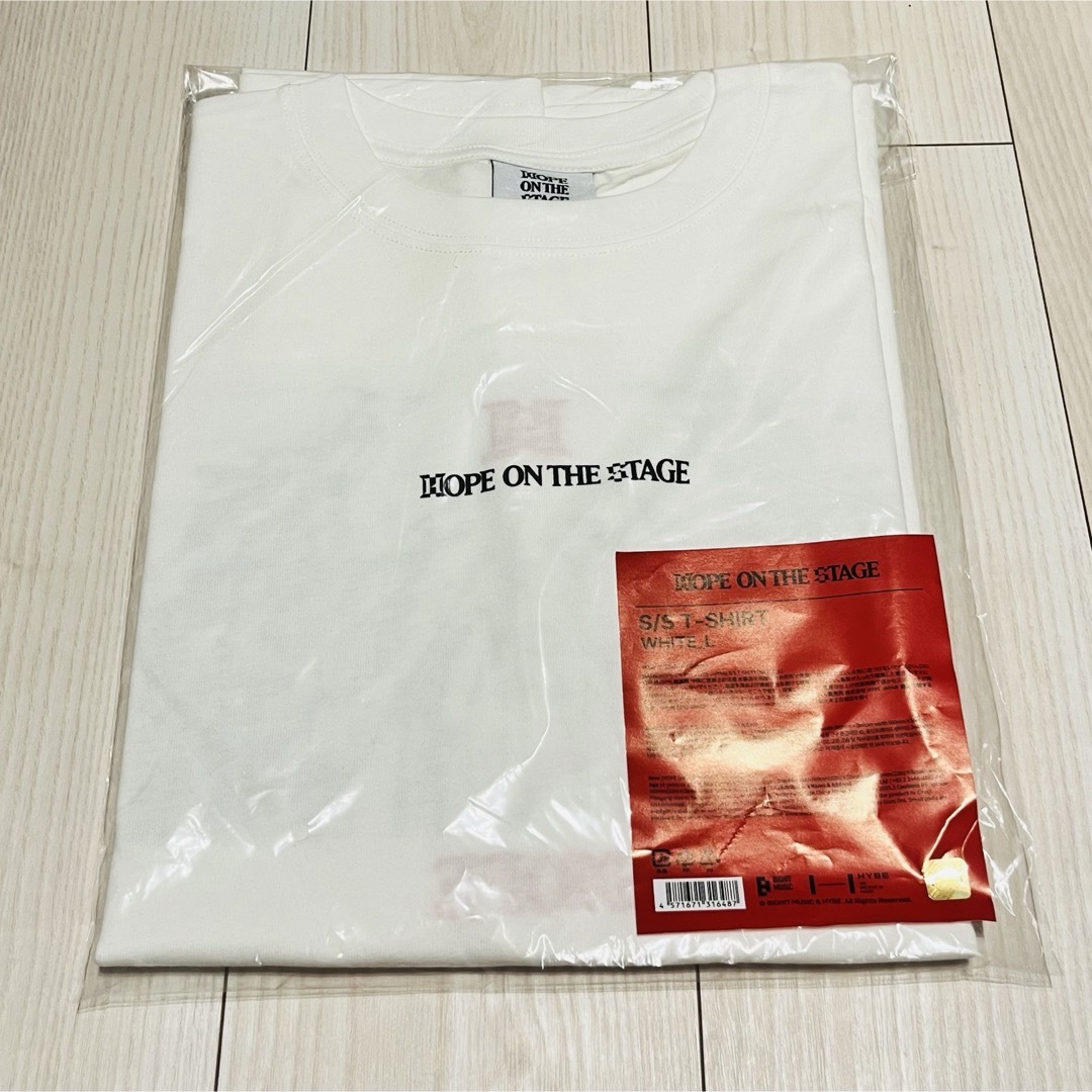 防弾少年団(BTS)(ボウダンショウネンダン)の【新品未開封】j-hope Tシャツ 白 Lサイズ エンタメ/ホビーのタレントグッズ(アイドルグッズ)の商品写真