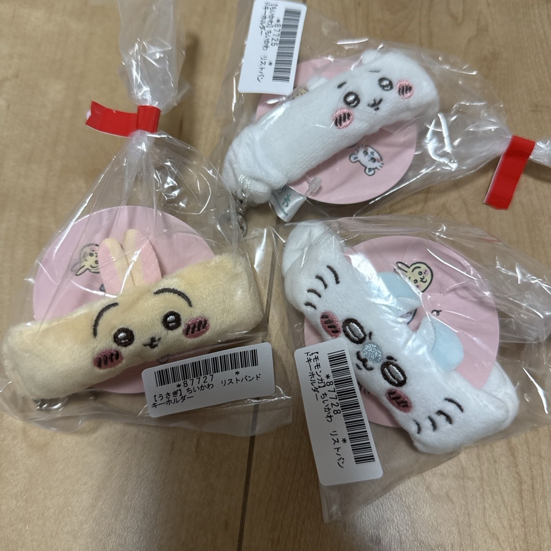 ちいかわ(チイカワ)のちいかわ リストバンドキーホルダー エンタメ/ホビーのおもちゃ/ぬいぐるみ(キャラクターグッズ)の商品写真