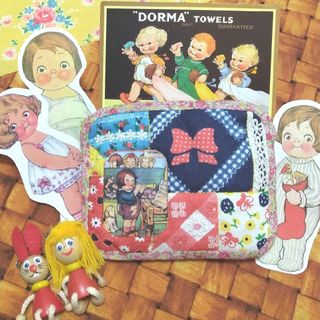 🆕トマトガールのパッチワークふわふわポーチ(トランペット)(ポーチ)