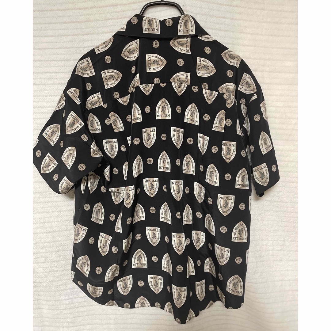 seuenth ユニセックス　サイズ9 未使用 パターンプリント 半袖シャツ 黒 レディースのトップス(Tシャツ(半袖/袖なし))の商品写真