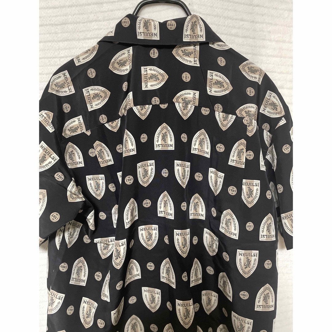 seuenth ユニセックス　サイズ9 未使用 パターンプリント 半袖シャツ 黒 レディースのトップス(Tシャツ(半袖/袖なし))の商品写真