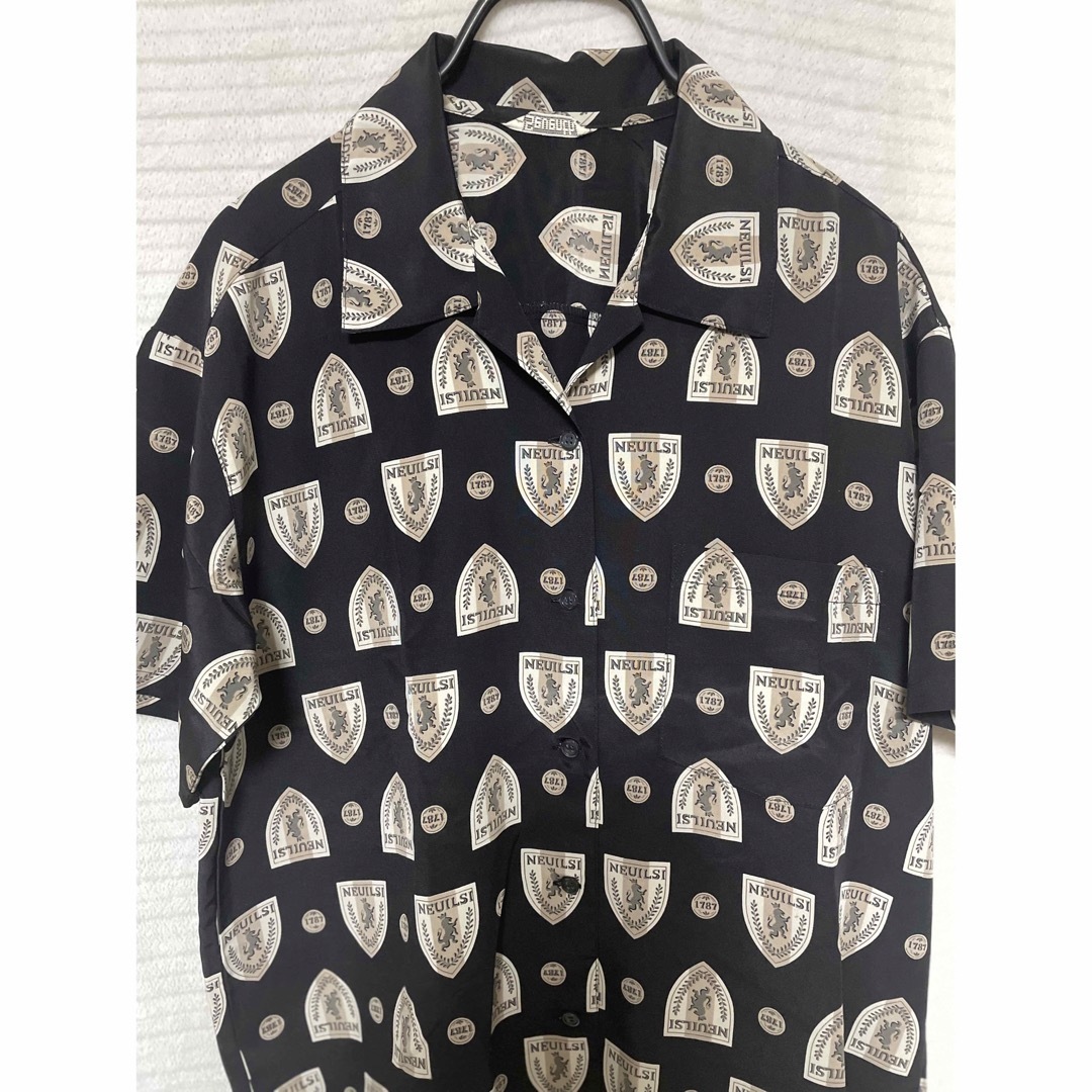 seuenth ユニセックス　サイズ9 未使用 パターンプリント 半袖シャツ 黒 レディースのトップス(Tシャツ(半袖/袖なし))の商品写真