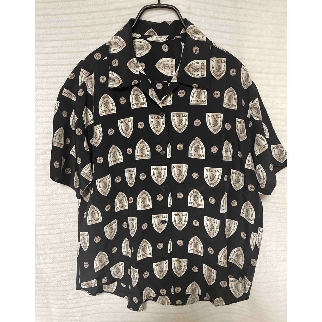 seuenth ユニセックス　サイズ9 未使用 パターンプリント 半袖シャツ 黒 レディースのトップス(Tシャツ(半袖/袖なし))の商品写真