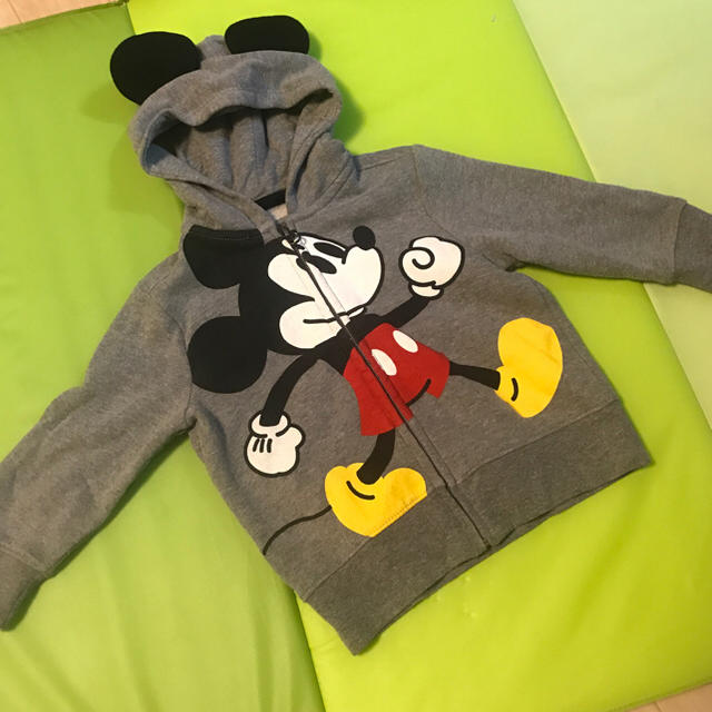 Old Navy(オールドネイビー)の【気持ちお値下げ】オールドネイビー キッズ ベビー mickey パーカー 2T キッズ/ベビー/マタニティのキッズ服男の子用(90cm~)(ジャケット/上着)の商品写真