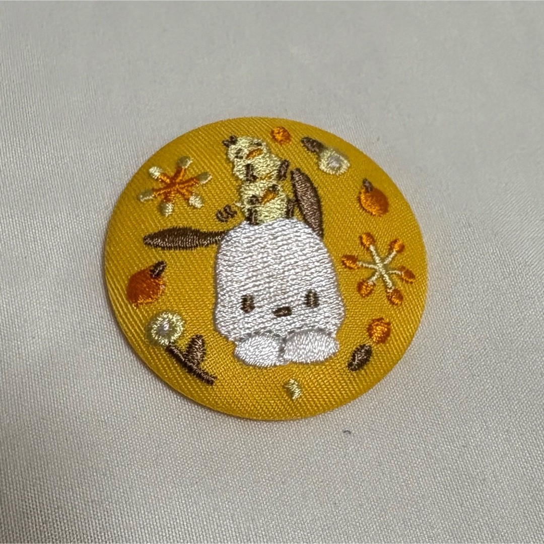 サンリオ(サンリオ)のポチャッコ 刺繍缶バッジ エンタメ/ホビーのおもちゃ/ぬいぐるみ(キャラクターグッズ)の商品写真