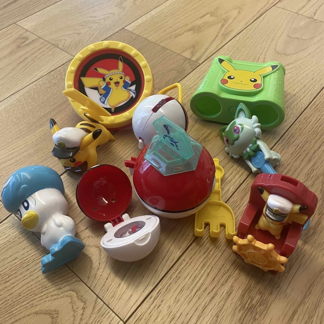 マクドナルド(マクドナルド)のハッピーセット ポケモン テラパゴス ニャオハ ピカチュウ クワッス エンタメ/ホビーのおもちゃ/ぬいぐるみ(キャラクターグッズ)の商品写真