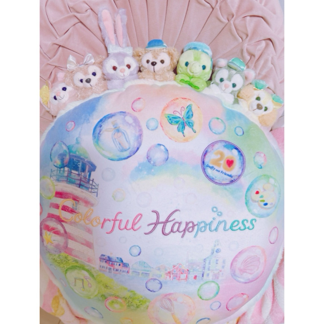Disney(ディズニー)のダッフィーフレンズ20周年 カラフルハピネス クッション ディズニー エンタメ/ホビーのおもちゃ/ぬいぐるみ(キャラクターグッズ)の商品写真