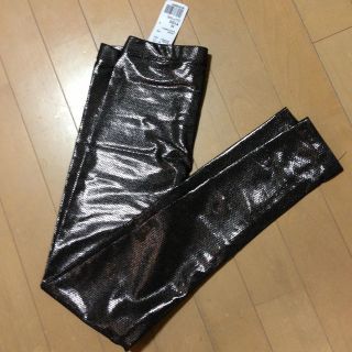 フォーエバートゥエンティーワン(FOREVER 21)のF21メタリックレギンス新品秋冬(レギンス/スパッツ)