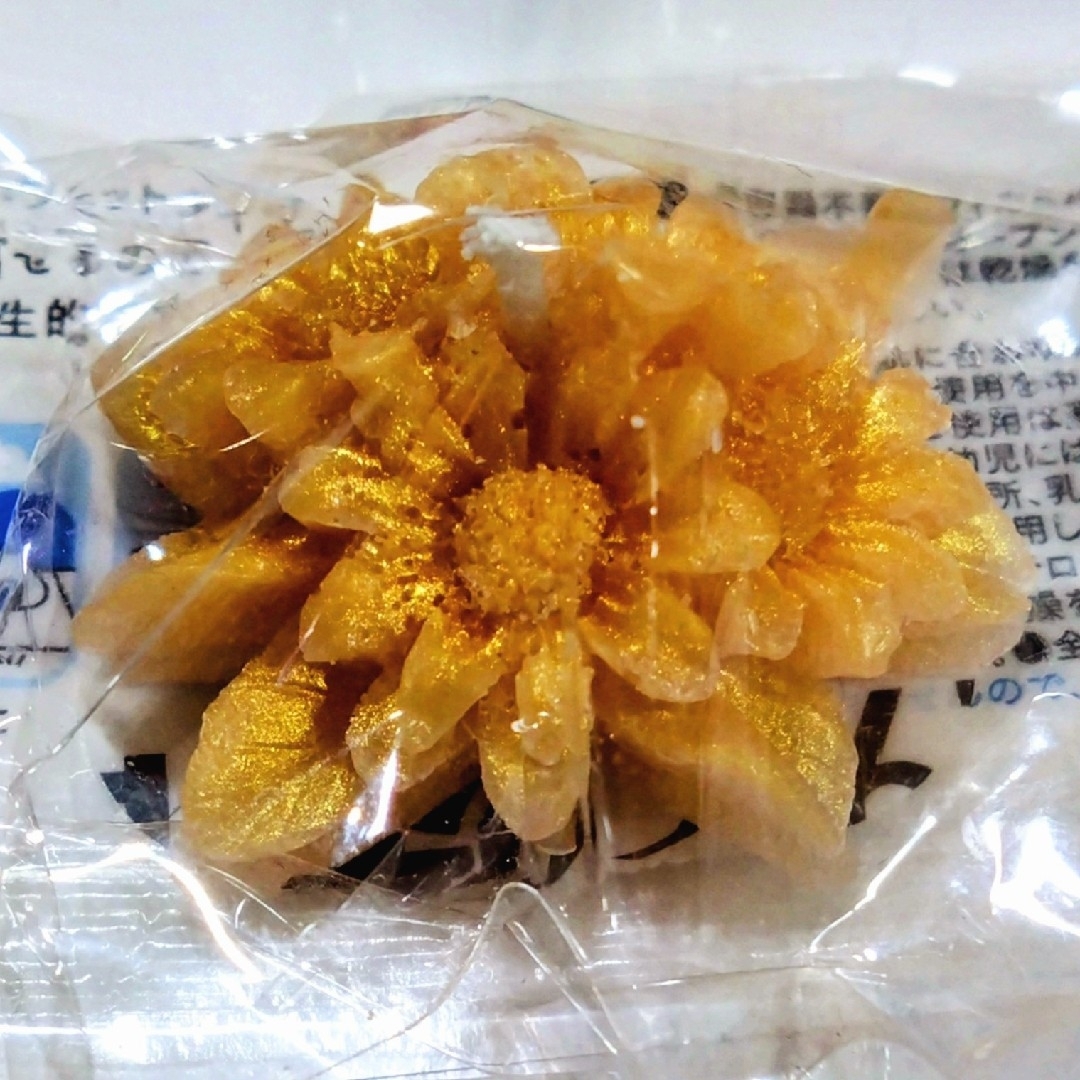 【美品】金色の菊の花の置物(キャンドル) インテリア/住まい/日用品のインテリア小物(置物)の商品写真