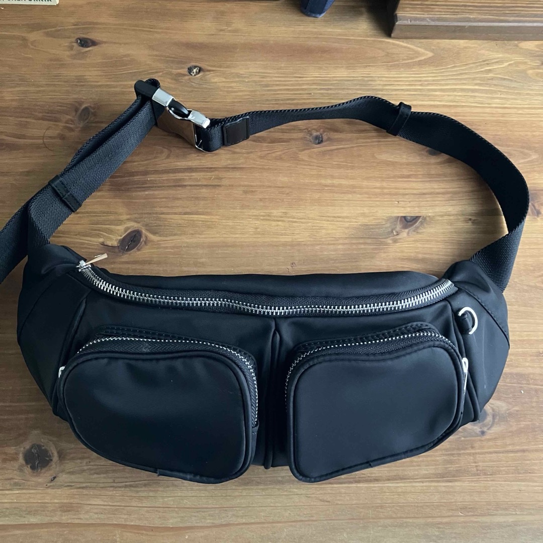ZARAトップステッチ入りレザーベルトバッグ