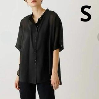 アズールバイマウジー(AZUL by moussy)の美品　アズールバイマウジー　バックリボンシアーブラウス　シャツ(シャツ/ブラウス(半袖/袖なし))