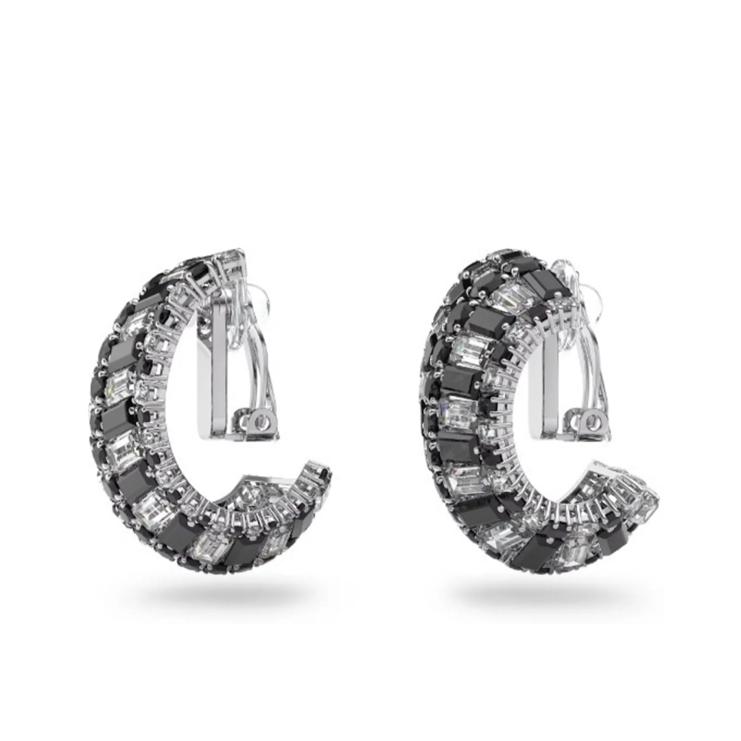 SWAROVSKI(スワロフスキー)の【新品未使用】スワロフスキーHyperbola クリップイヤリング イヤカフ　黒 レディースのアクセサリー(イヤリング)の商品写真
