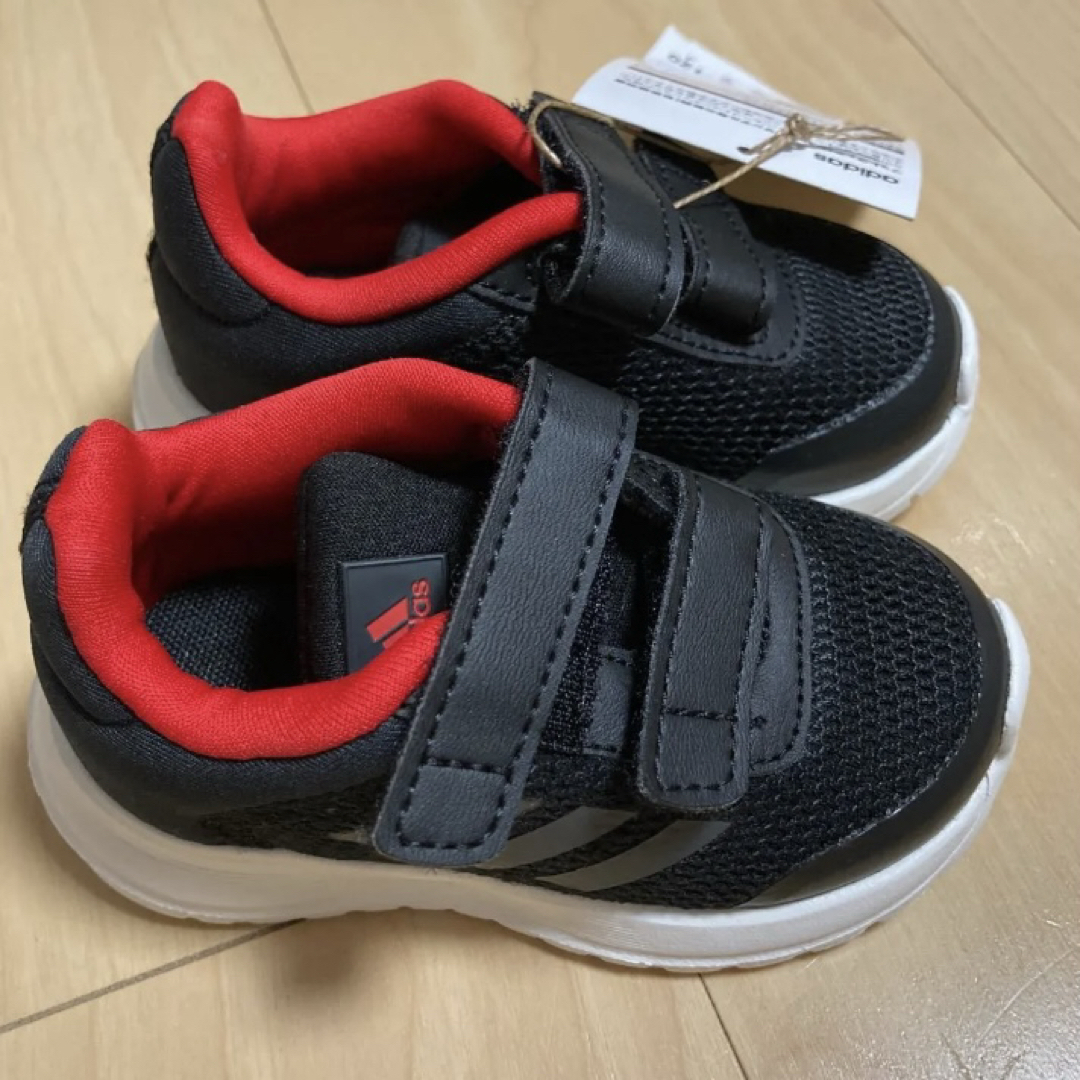 adidas(アディダス)の【新品未使用】adidas（アディダス）子供靴　12cm キッズ/ベビー/マタニティのベビー靴/シューズ(~14cm)(スニーカー)の商品写真