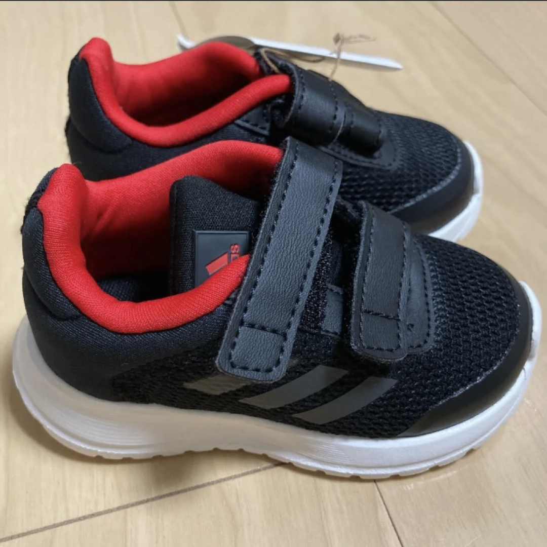 adidas(アディダス)の【新品未使用】adidas（アディダス）子供靴　12cm キッズ/ベビー/マタニティのベビー靴/シューズ(~14cm)(スニーカー)の商品写真
