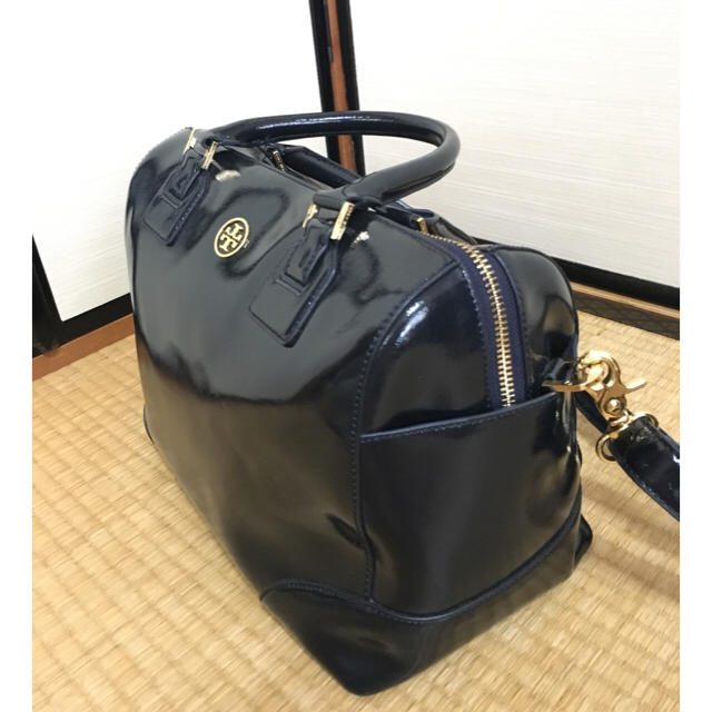 Tory Burch(トリーバーチ)のトリーバーチ エナメル ネイビー バック レディースのバッグ(ショルダーバッグ)の商品写真