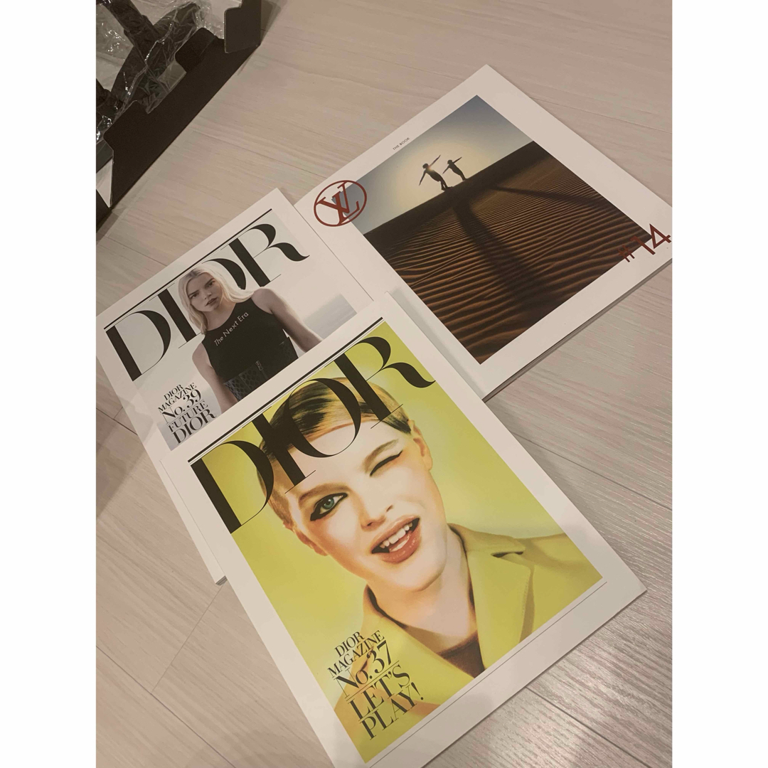 Christian Dior(クリスチャンディオール)の Dior Magazine 特別版 2冊セット ルイヴィトン一冊 エンタメ/ホビーの雑誌(ファッション)の商品写真
